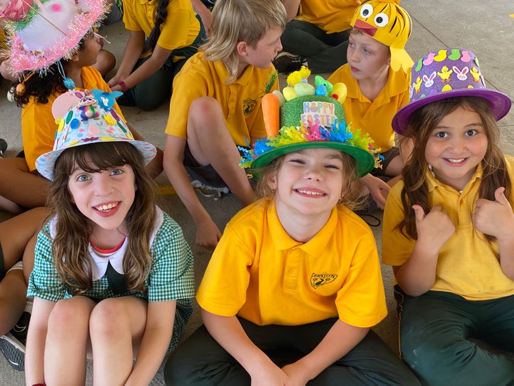 Graphic of Easter Hat Parade