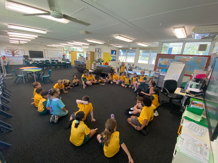 Graphic of children in the classroom